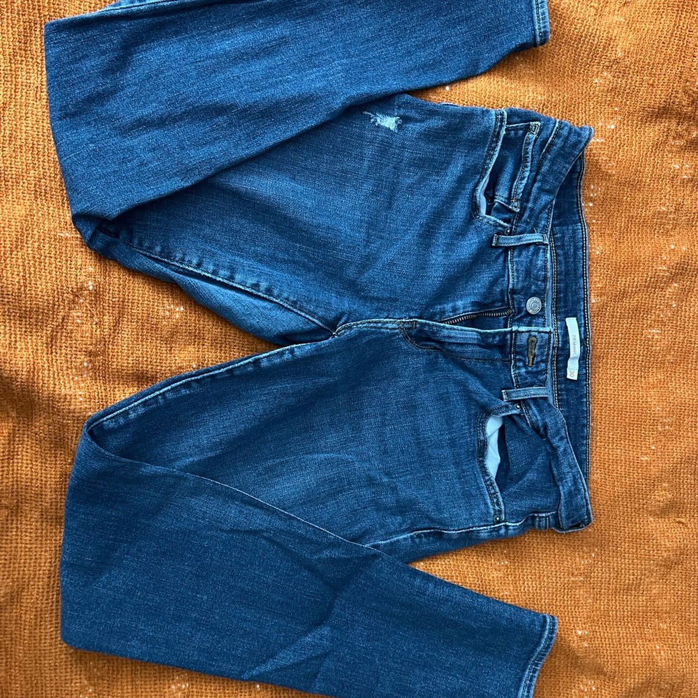 Levi’s ripped jeans